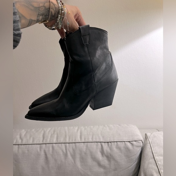 SOLD * Western Boots 🖤 SOLD - Picture 6 of 8